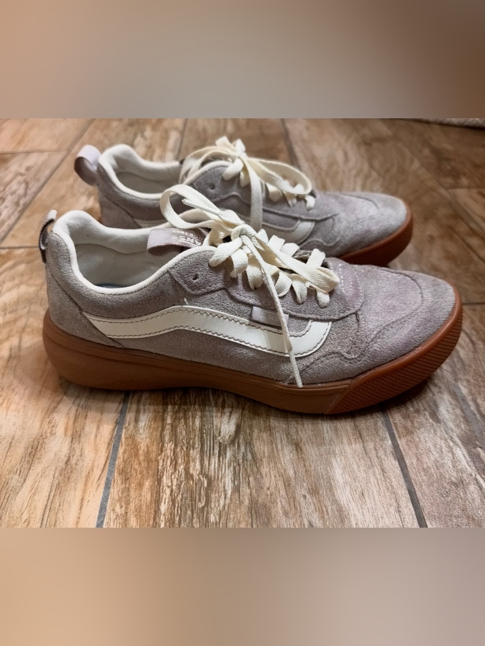 Vans Women's Light Beige Suede Sneakers with Gum Sole. Size 7 - Picture 4 of 7